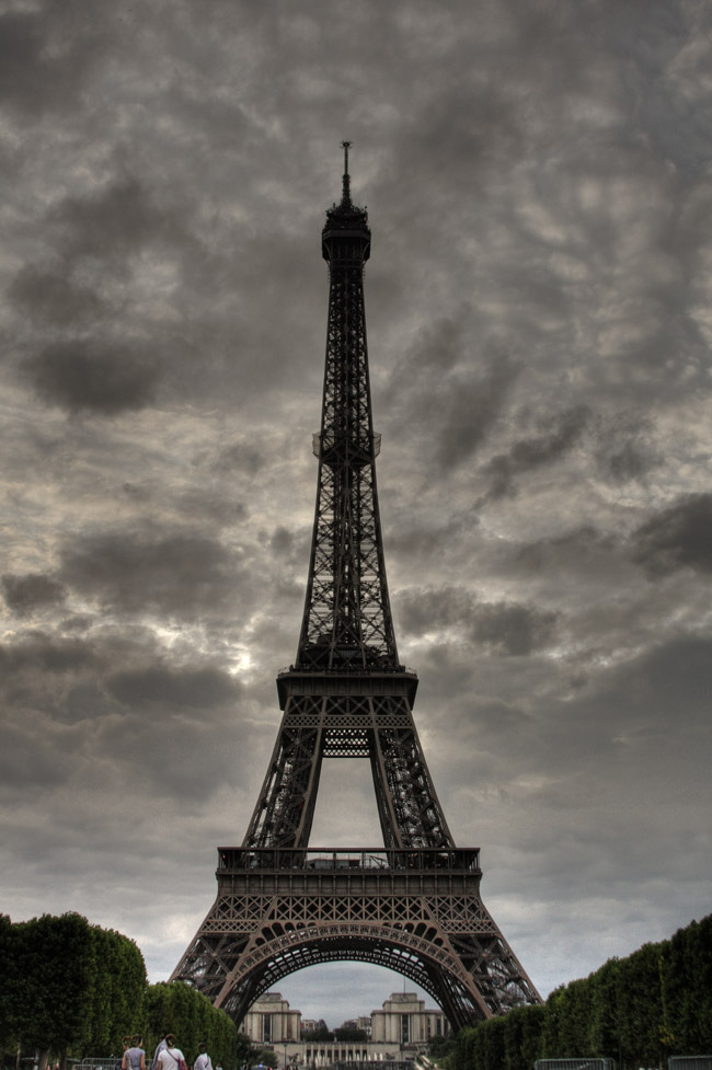 eiffel in front of clouds